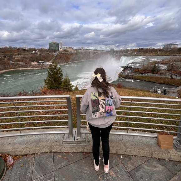 Meet your Posher, Kate - Picture 2 of 4